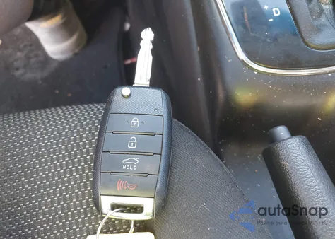 2018 Kia Forte Lx z USA, uszkodzony, nr VIN 3KPFK4A76JE219836